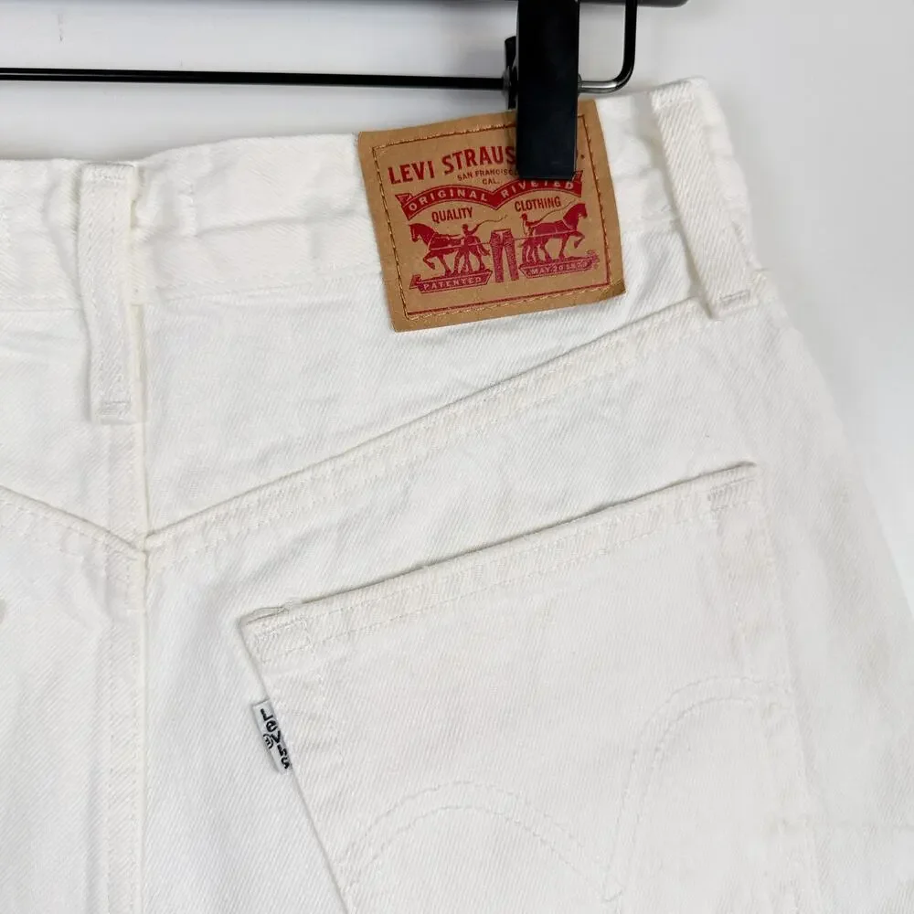 Levi's High Waisted Mom Shorts White Denim A1965 - 29 29W